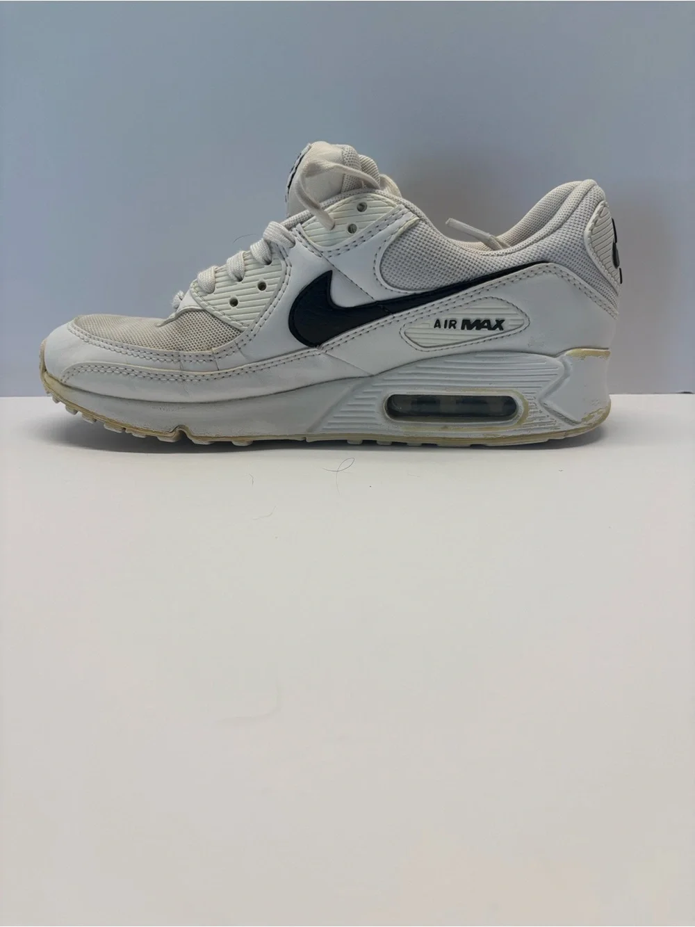 Nike White and Black Air Max Retro Runner men’s size 8.5 women’s size 10